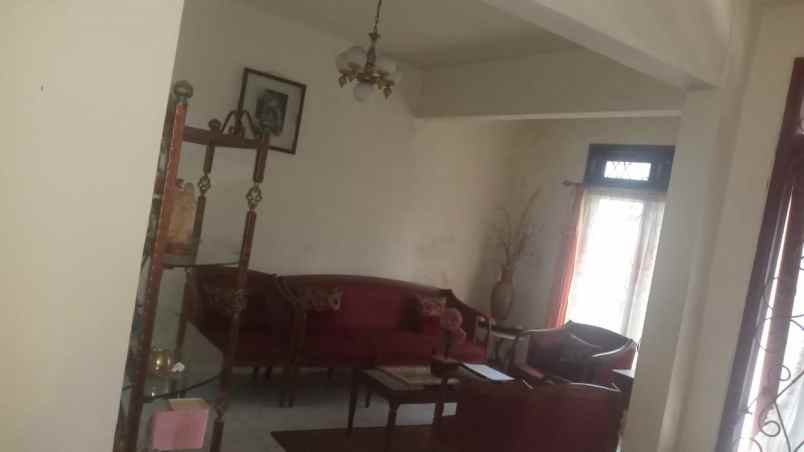 dijual rumah semolowaru