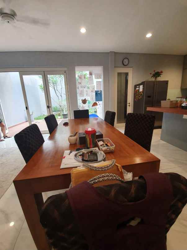 dijual rumah serenia hills