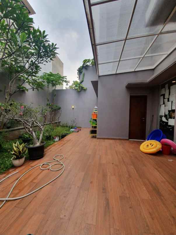 dijual rumah serenia hills
