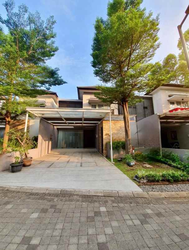 dijual rumah serenia hills