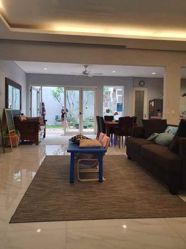 dijual rumah serenia hills