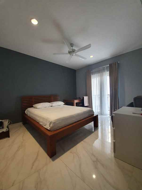 dijual rumah serenia hills