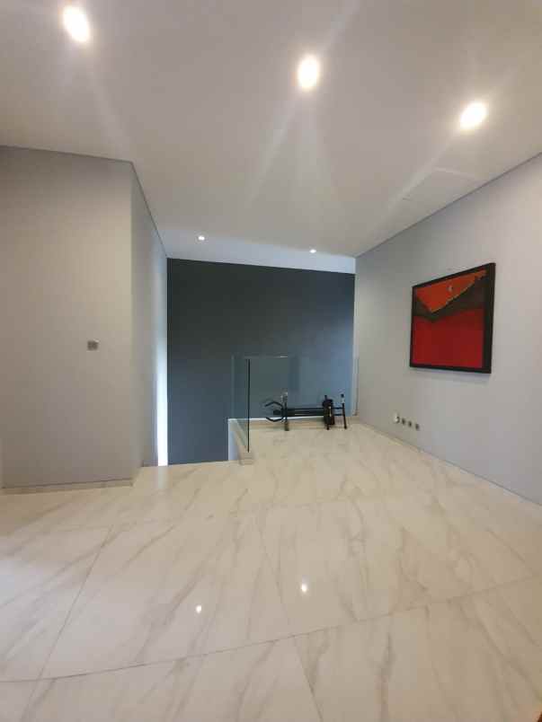 dijual rumah serenia hills