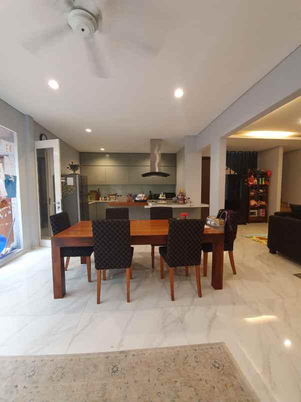 dijual rumah serenia hills