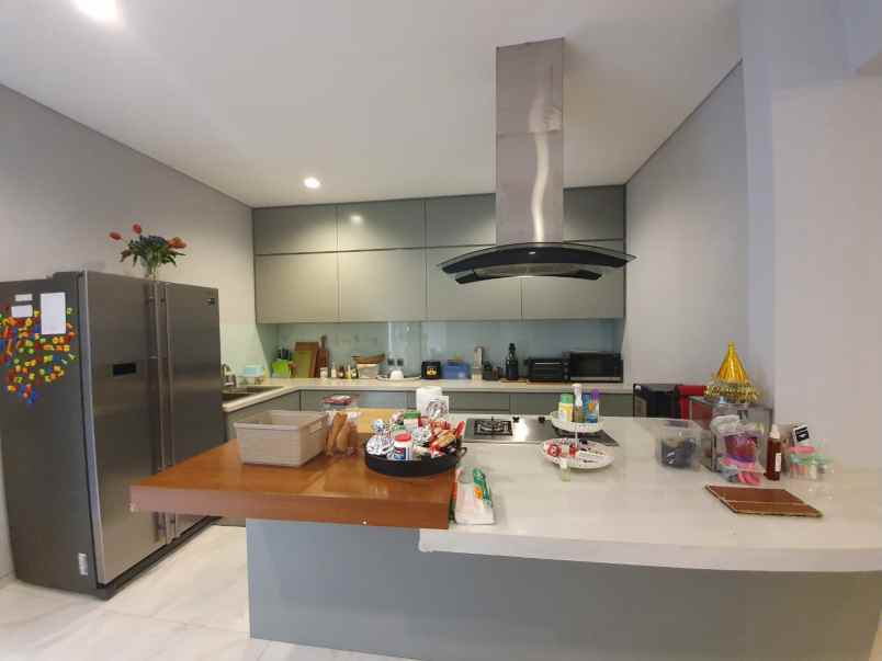 dijual rumah serenia hills