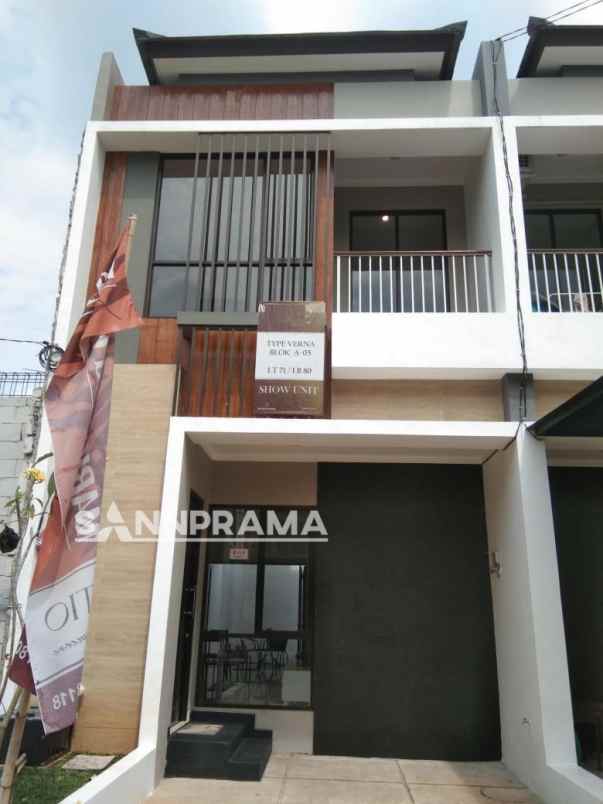 Siap Huni Rumah 2 Lt Dalam Townhouse Dekat Walikota Tangsel Rn-patio