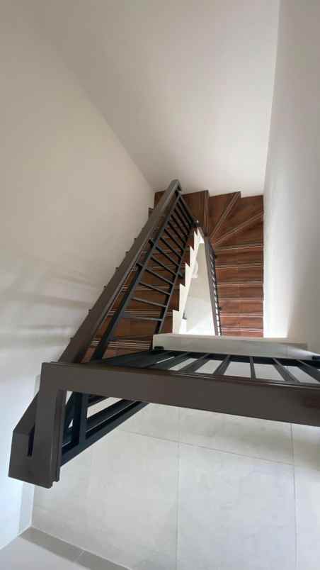 dijual rumah serua ciputat tangerang