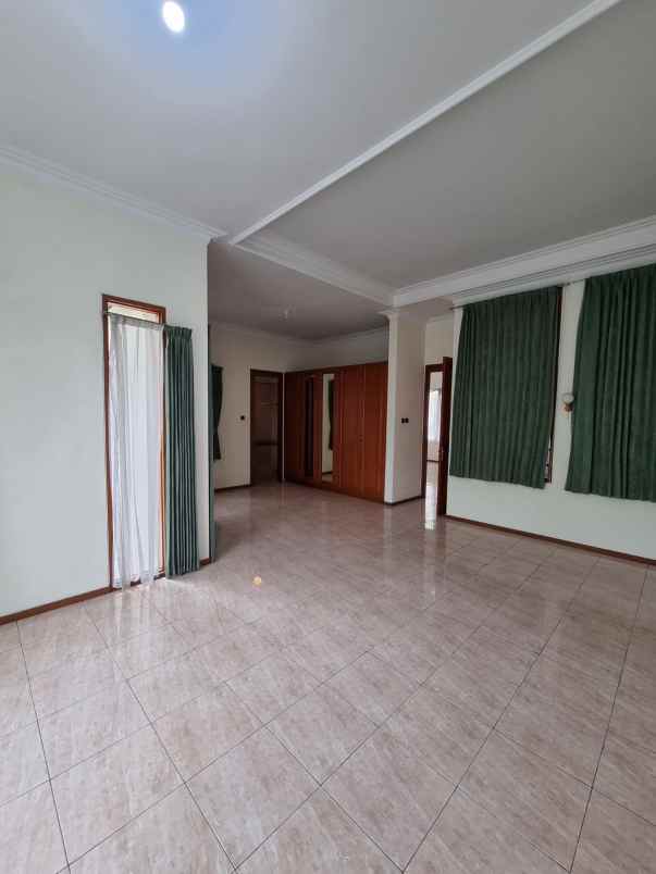 dijual rumah setra duta bandung utara