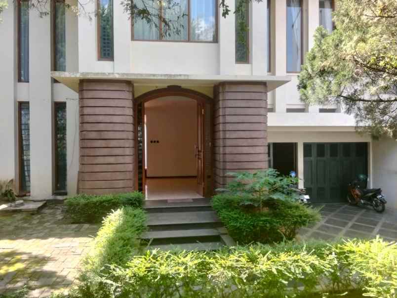 dijual rumah setra duta bandung utara