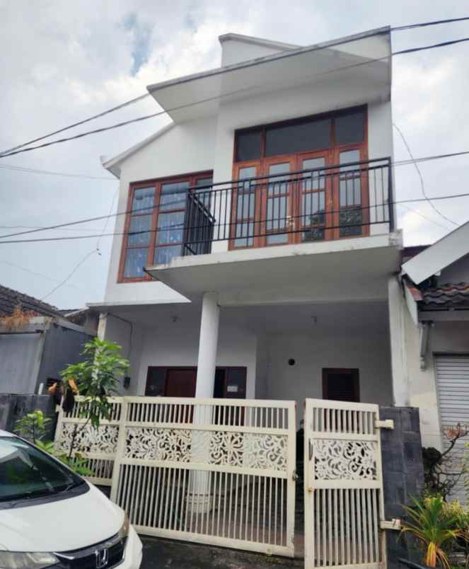 dijual rumah siap huni 2 lantai lokasi sawojajar