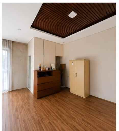 dijual rumah singgasana pradana