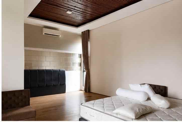 dijual rumah singgasana pradana