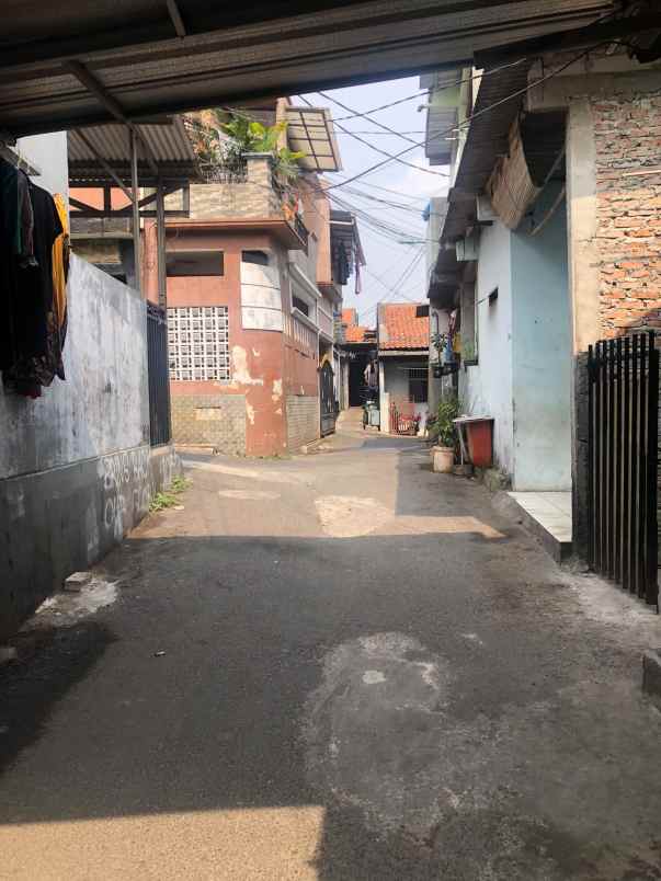 dijual rumah srengseng