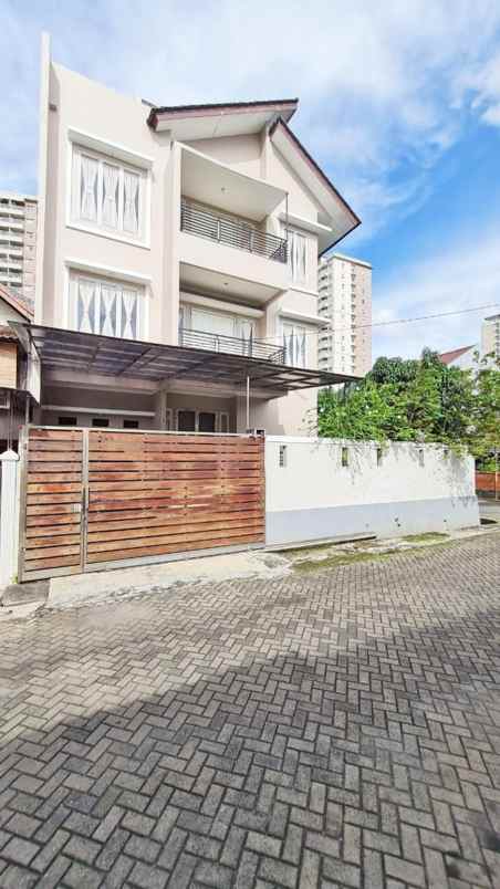 dijual rumah srengseng kembangan