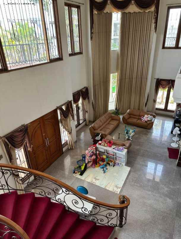 dijual rumah sukolilo