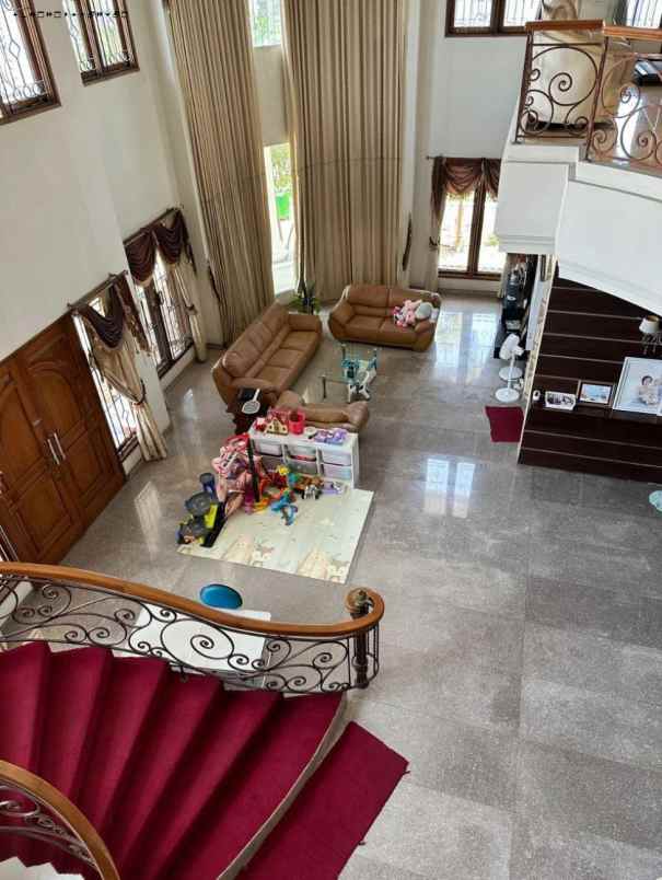 dijual rumah sukolilo