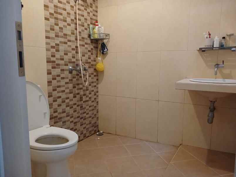 dijual rumah surya regency