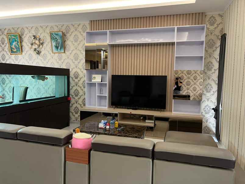 dijual rumah suvarna sutera