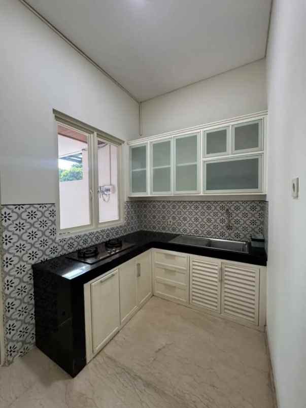 dijual rumah taman puspa raya citraland