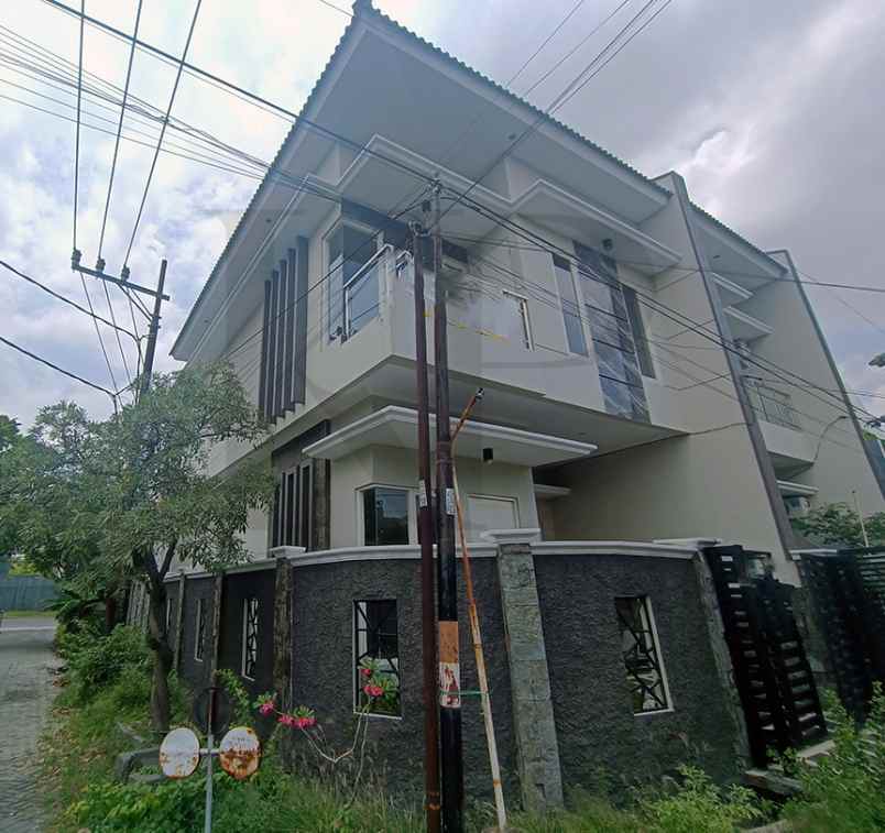 dijual rumah taman sutorejo