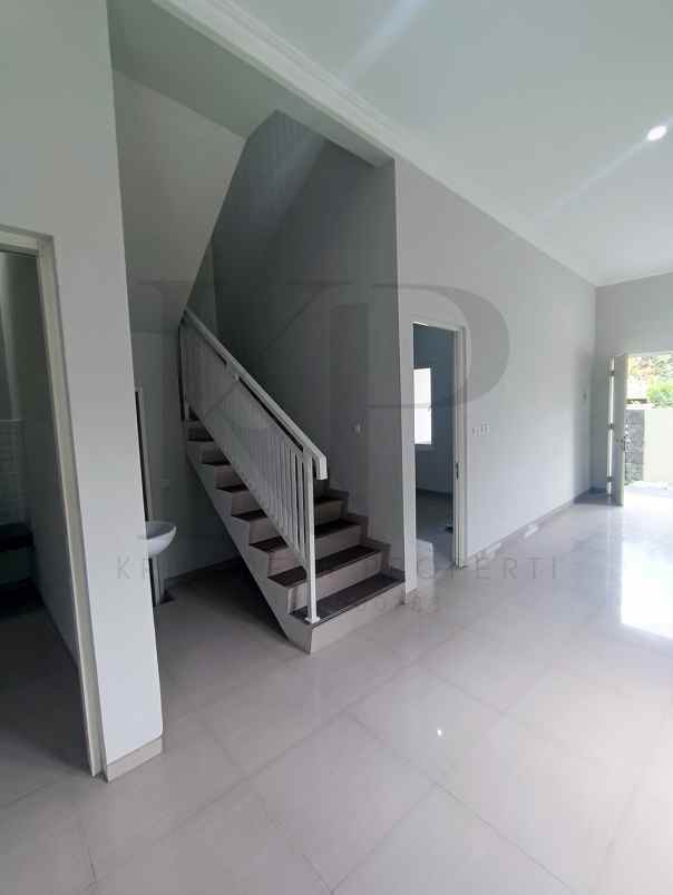 dijual rumah taman sutorejo