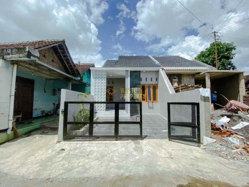 dijual rumah tamanmartani kalasan