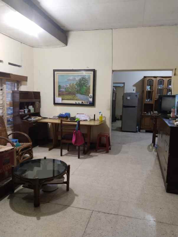 dijual rumah tengah kota