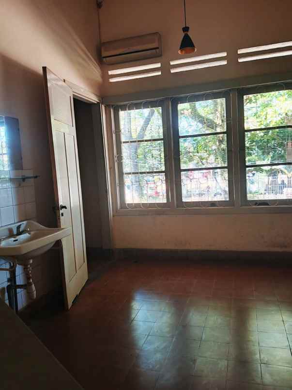 dijual rumah teuku umar