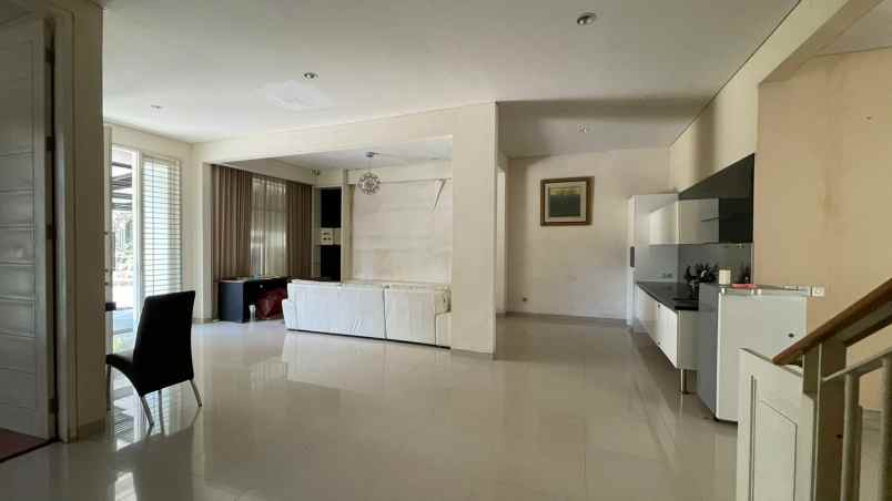 dijual rumah the mansion pakuwon indah