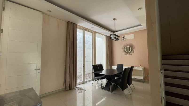 dijual rumah the mansion pakuwon indah