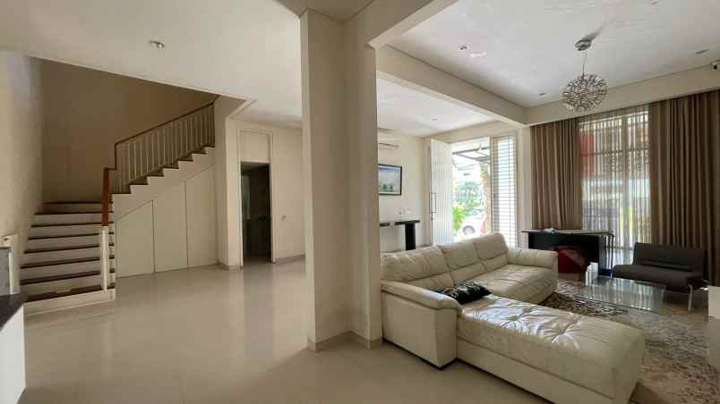 dijual rumah the mansion pakuwon indah