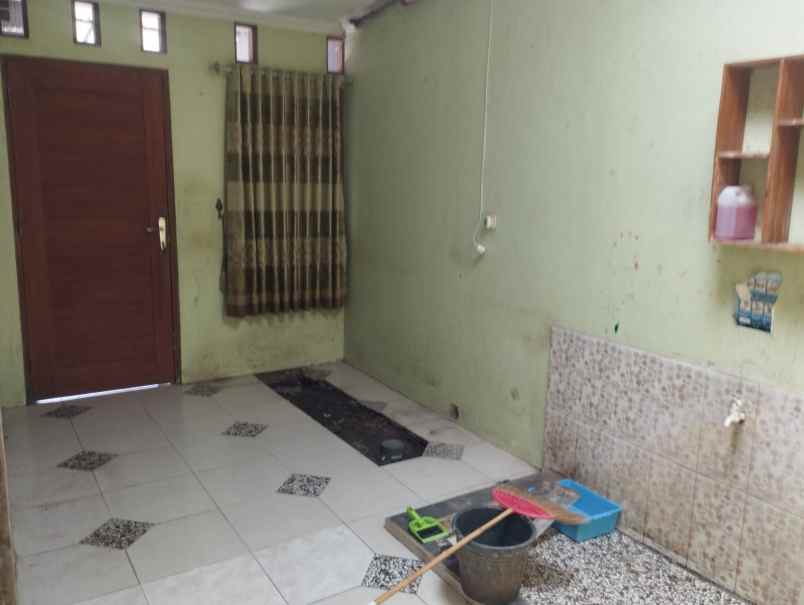 dijual rumah uad