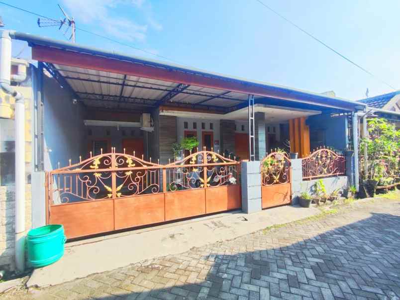 dijual rumah uad
