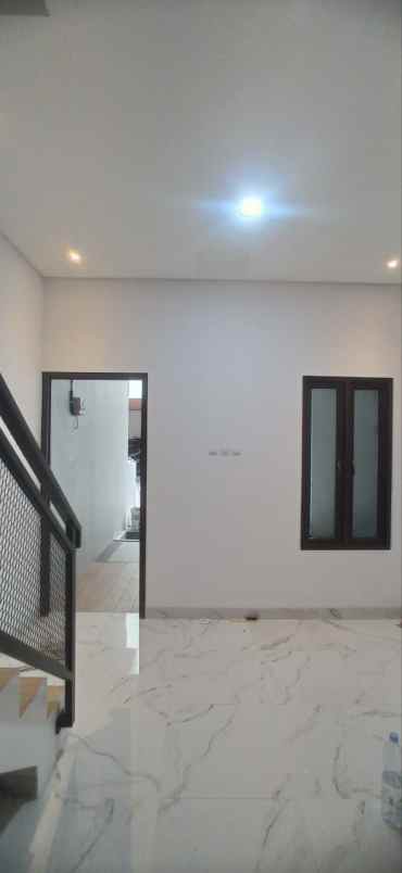 dijual rumah utan kayu