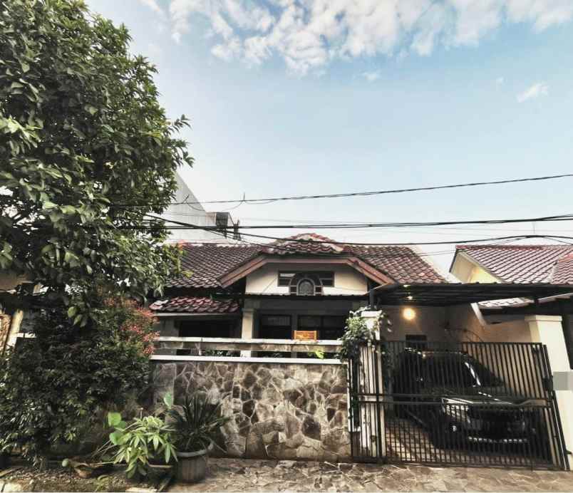 dijual rumah villa melati mas nyaman untuk tinggal