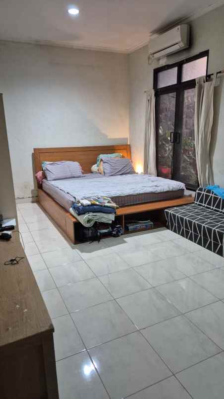 dijual rumah villa melati mas nyaman untuk tinggal