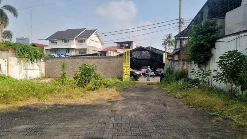 dijual tanah bekas bangunan bengkel