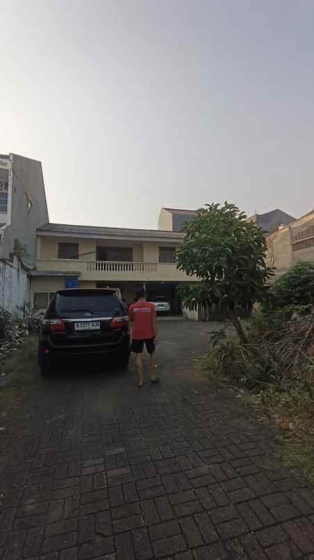 dijual tanah bekas bangunan bengkel