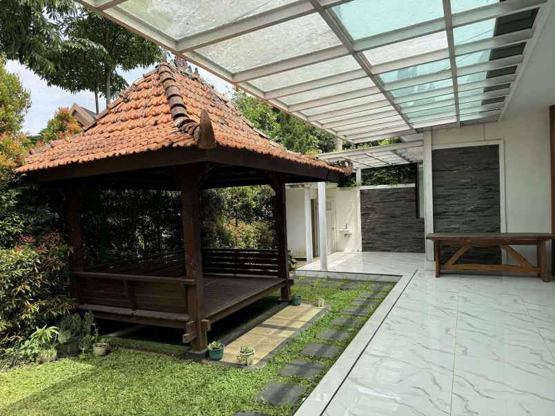 dijual villa ciawi gadog