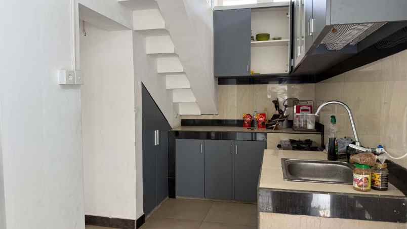 dijual villa ciawi gadog