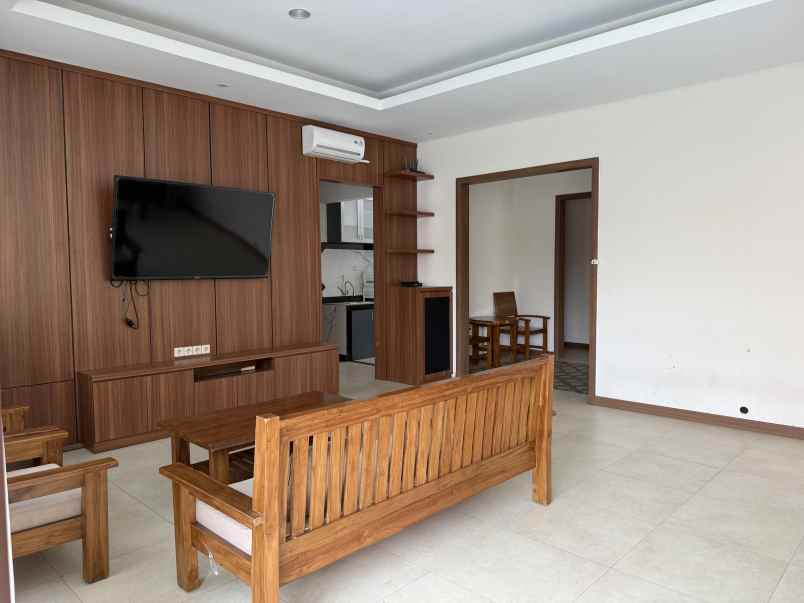dijual villa ciawi gadog