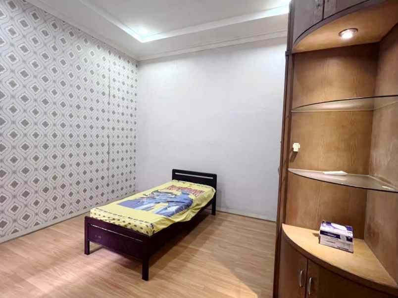 dijual villa komplek cemara asri