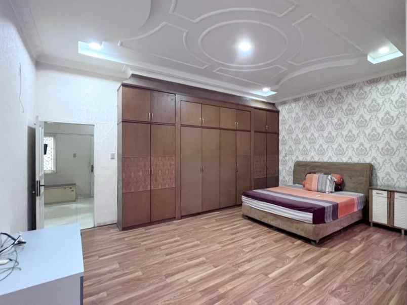 dijual villa komplek cemara asri