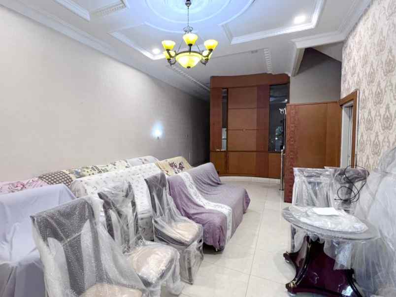 dijual villa komplek cemara asri