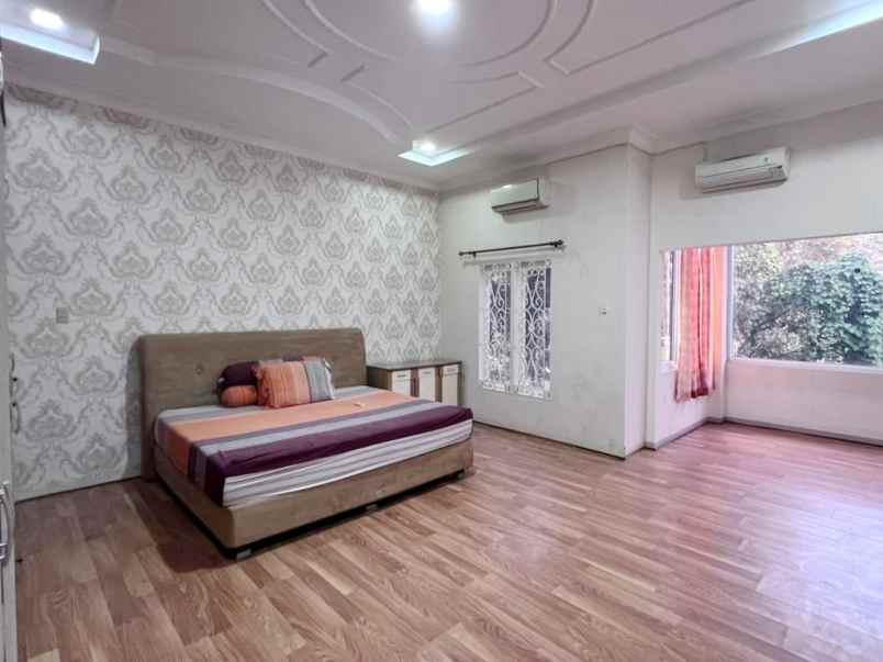 dijual villa komplek cemara asri