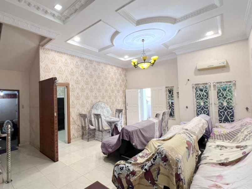 dijual villa komplek cemara asri