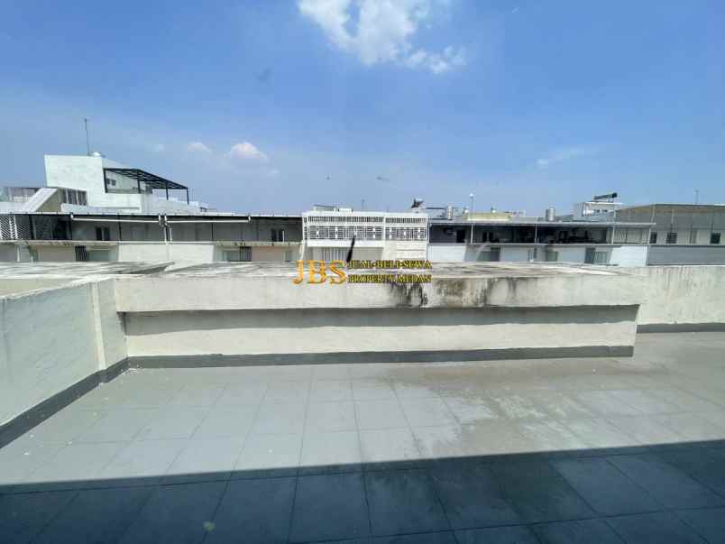 dijual villa komplek cemara kuta jalan