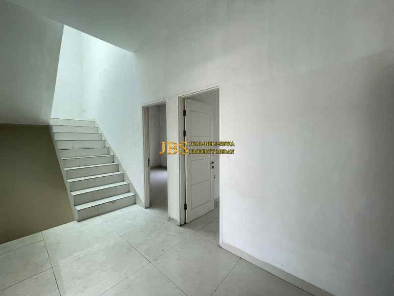 dijual villa komplek cemara kuta jalan