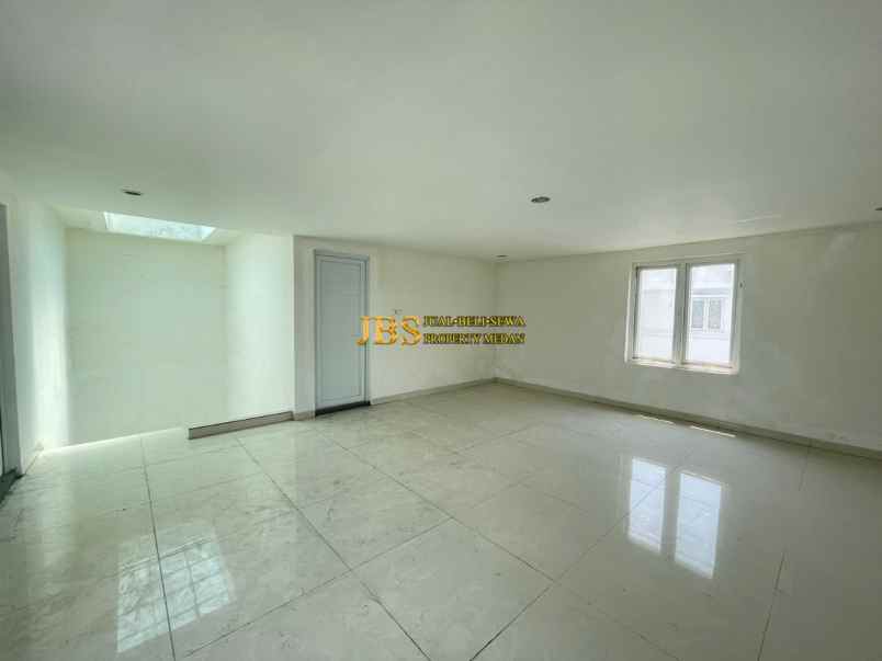 dijual villa komplek cemara kuta jalan