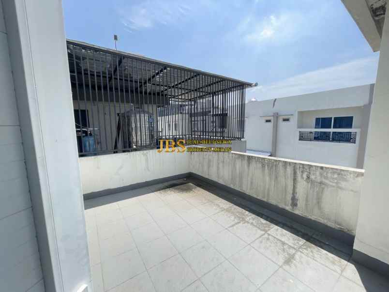 dijual villa komplek cemara kuta jalan